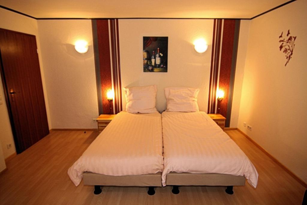 Hotel Zur Dorfschaenke Klotten Room photo